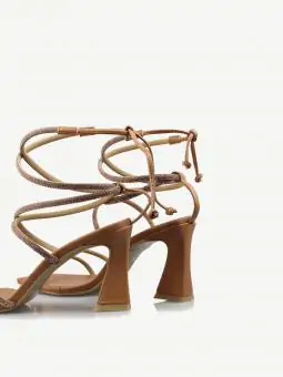 SANDALIA NICOLLI INTENSE CARAMELO/ STRASS DOURADO