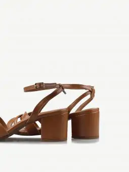 SANDALIA JUICY CARAMELO